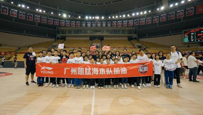 李寧最新活動,李寧最新活動，運(yùn)動場上的溫情故事