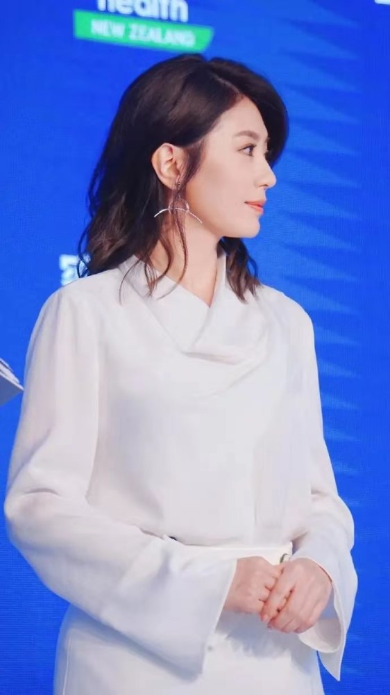 賈靜雯最新發(fā)型圖片，時尚變遷與個人觀點解析