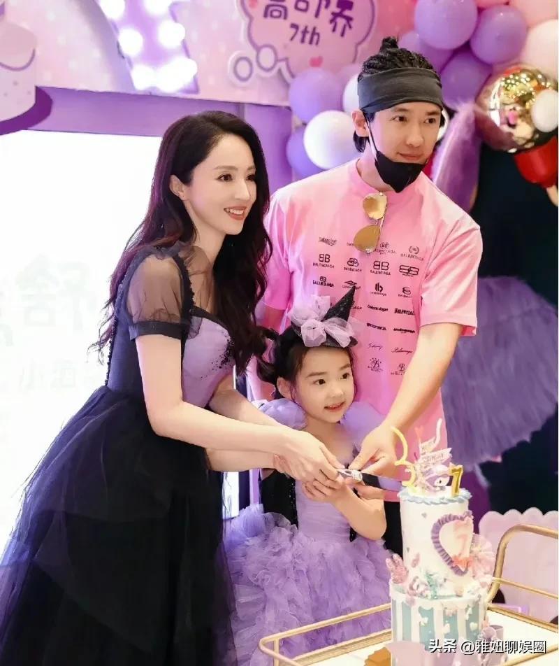 高云翔最新圖片，學(xué)習(xí)、變化與自信的舞臺風(fēng)采展示