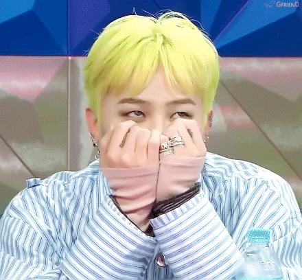 耐克最新海報(bào)引領(lǐng)運(yùn)動(dòng)風(fēng)尚，激發(fā)無限潛能，展示時(shí)尚力量