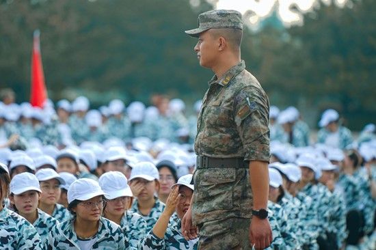 最新軍旅歌曲2024，軍歌嘹亮，情義永恒