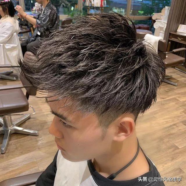 男性最新發(fā)型，心靈與自然的時尚之旅