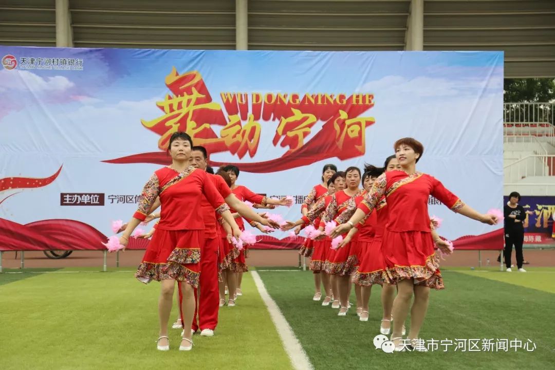 雪山姑娘的獨(dú)特風(fēng)情，最新水兵舞在小巷深處的展現(xiàn)