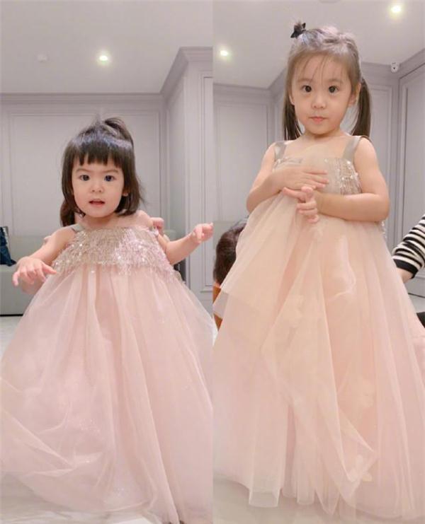 賈靜雯布布最新照片,賈靜雯布布最新照片，時光中的優(yōu)雅女神