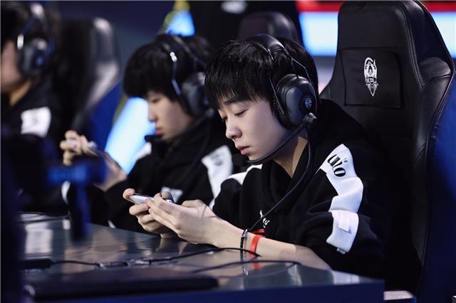 KPL秋季賽最新戰(zhàn)報(bào)，賽場(chǎng)風(fēng)云激蕩，觀點(diǎn)探析全面呈現(xiàn)