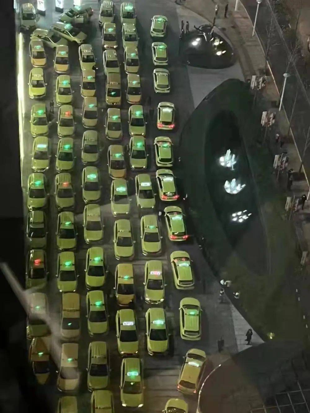 澳門(mén)王中王100%期期準(zhǔn)確,數(shù)據(jù)解析引導(dǎo)_流線型版15.938