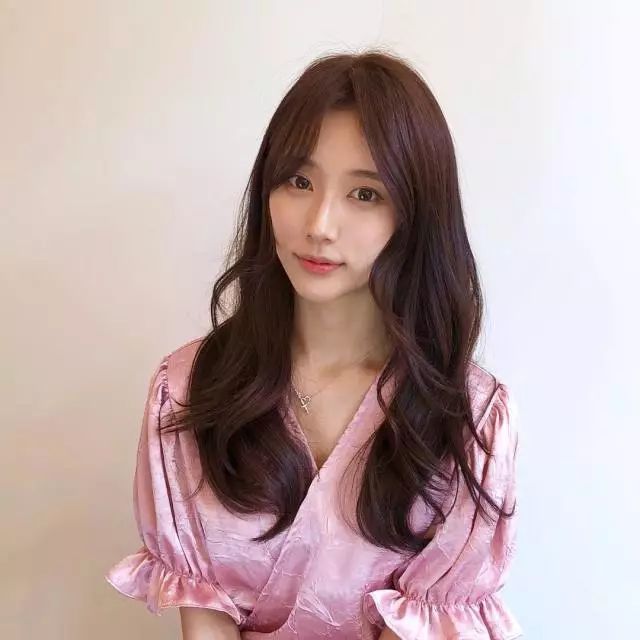 2024中長(zhǎng)發(fā)最新發(fā)型女，指南與步驟詳解，打造時(shí)尚發(fā)型！