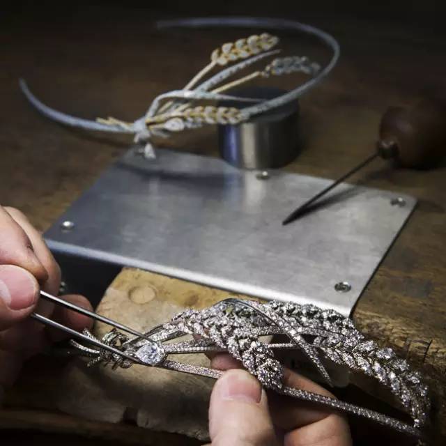 首飾最新技術(shù)，友情的溫馨陪伴與故事