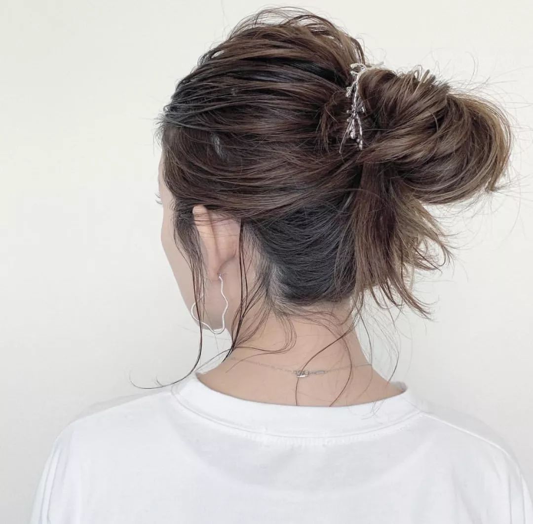 頭發(fā)最新扎發(fā),頭發(fā)最新扎發(fā)詳細步驟指南