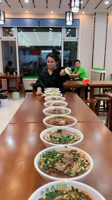 智能面食競技盛宴，全新科技引領(lǐng)吃面條比賽風(fēng)潮！