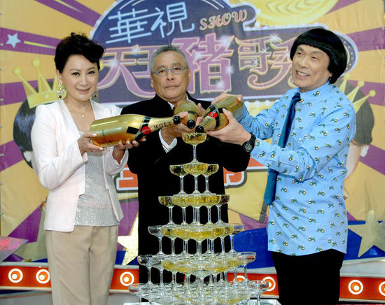 豬哥亮陳亞蘭最新動(dòng)態(tài)揭秘，小巷美食寶藏大揭秘！