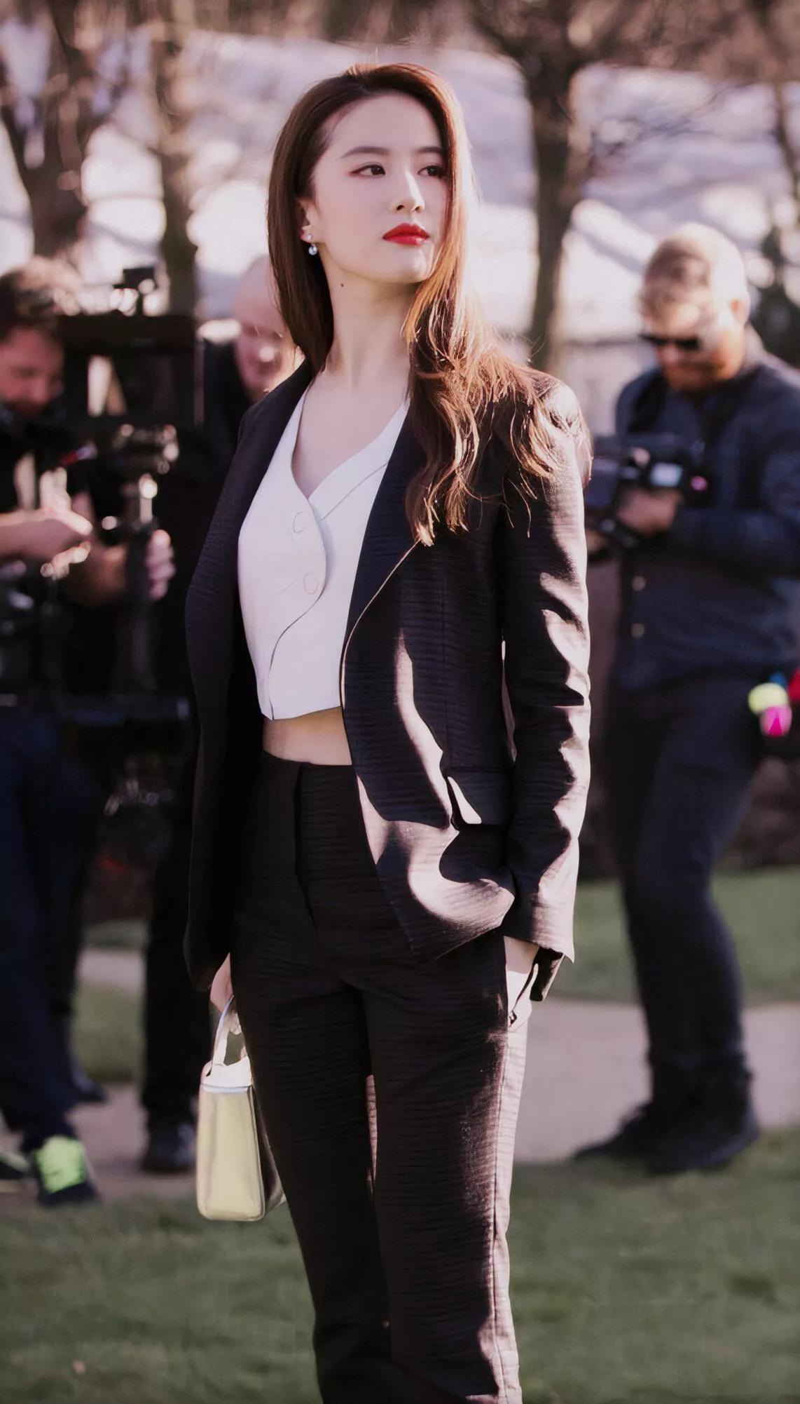 身高155cm女明星的成功與影響探討