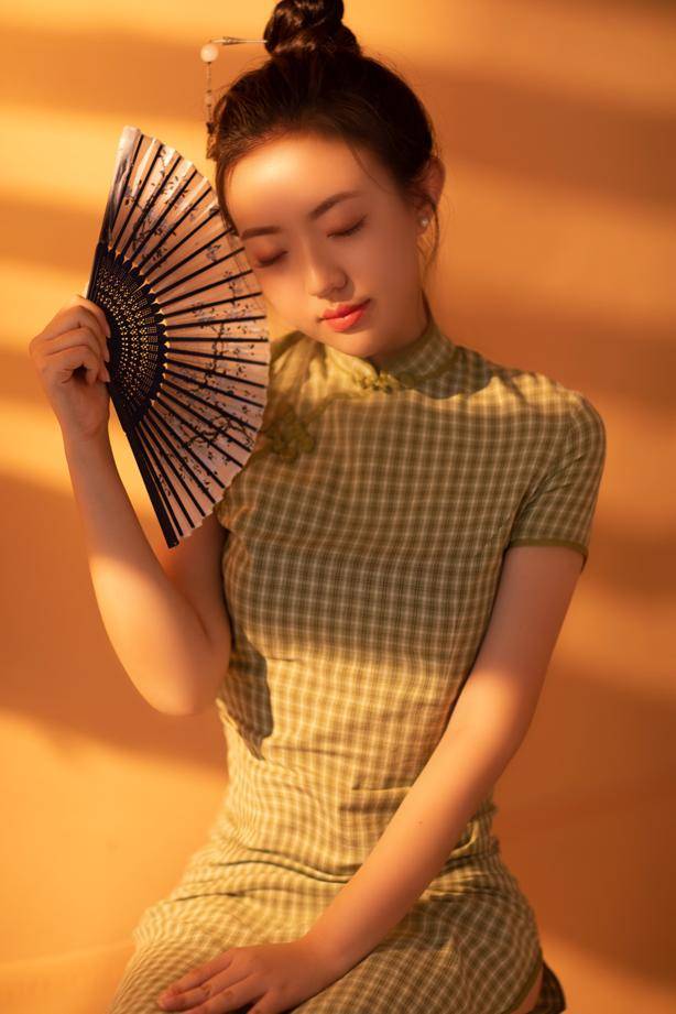女演員古箏，與自然美景的邂逅，探尋內(nèi)心平和之聲