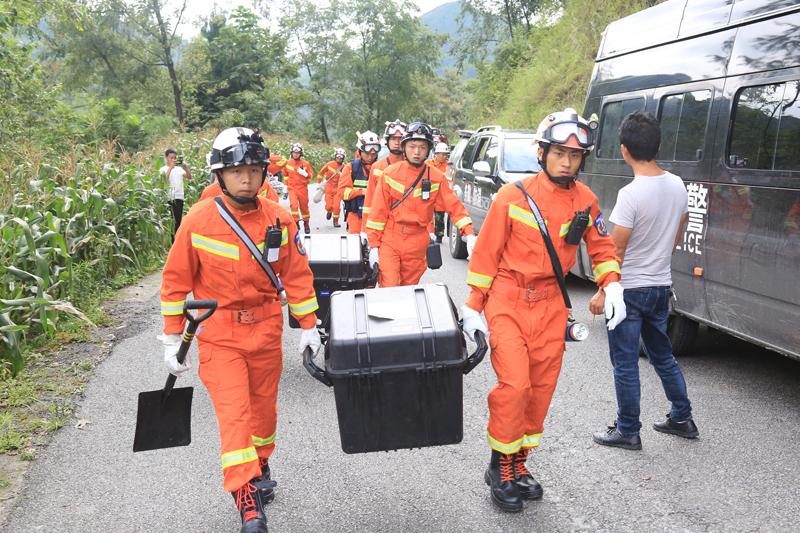 納雍山體滑坡最新消息，探秘滑坡背后神秘角落的小巷特色小店