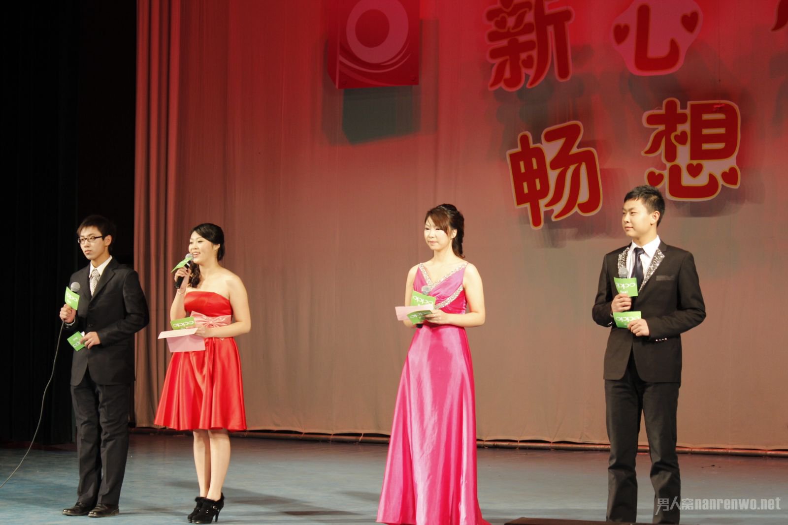 引領(lǐng)時代風(fēng)尚的舞臺之韻，最新主持詞精選集