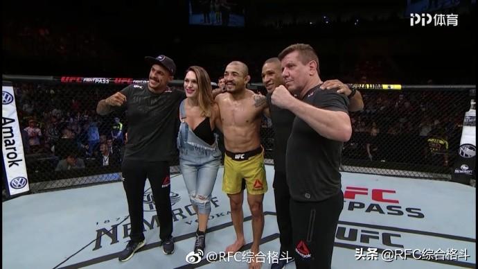 最新WWE格斗之夜，小巷熱血戰(zhàn)場與特色小店的探索之旅