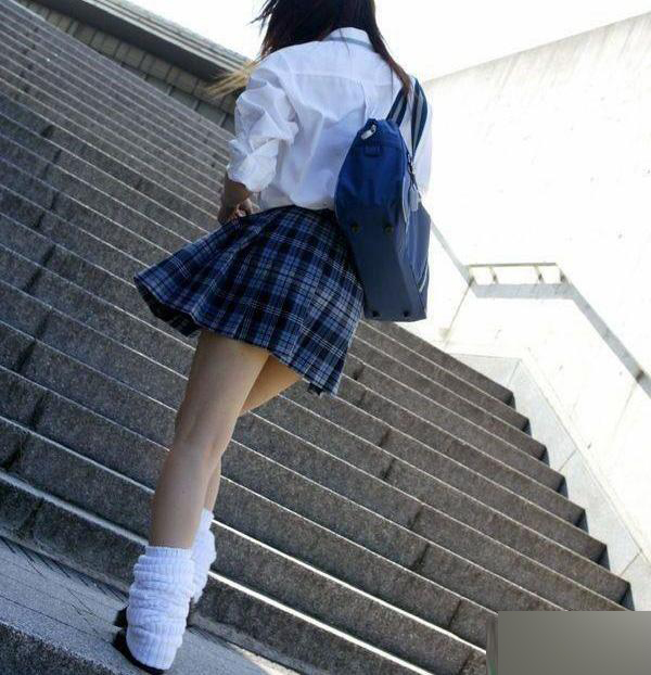 最新女校服，時代變遷中的校園風(fēng)尚標(biāo)志