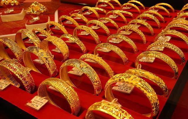最新黃金回收價(jià)格老鳳祥，科技重塑黃金價(jià)值，引領(lǐng)未來生活體驗(yàn)